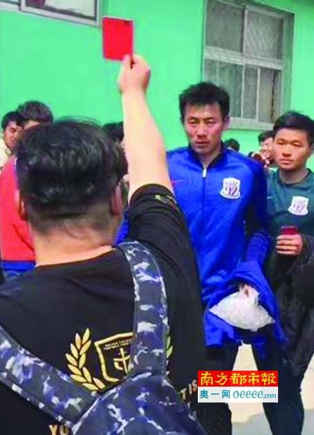 刘易斯分球给到鲍勃右路拿球盘带到禁区后一脚低射远角破门，贝尔格莱德红星0-2曼城。